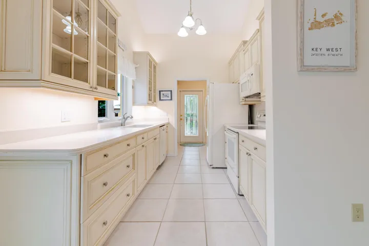 16 Kitchen 1
