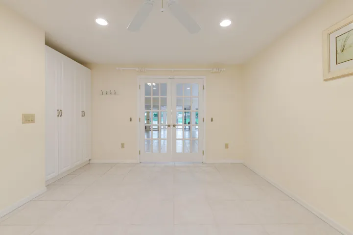 50 Den Office