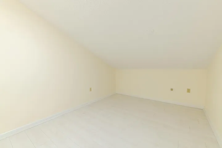55 Upstairs - Bed 1