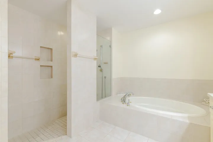 42 Primary Bath 5