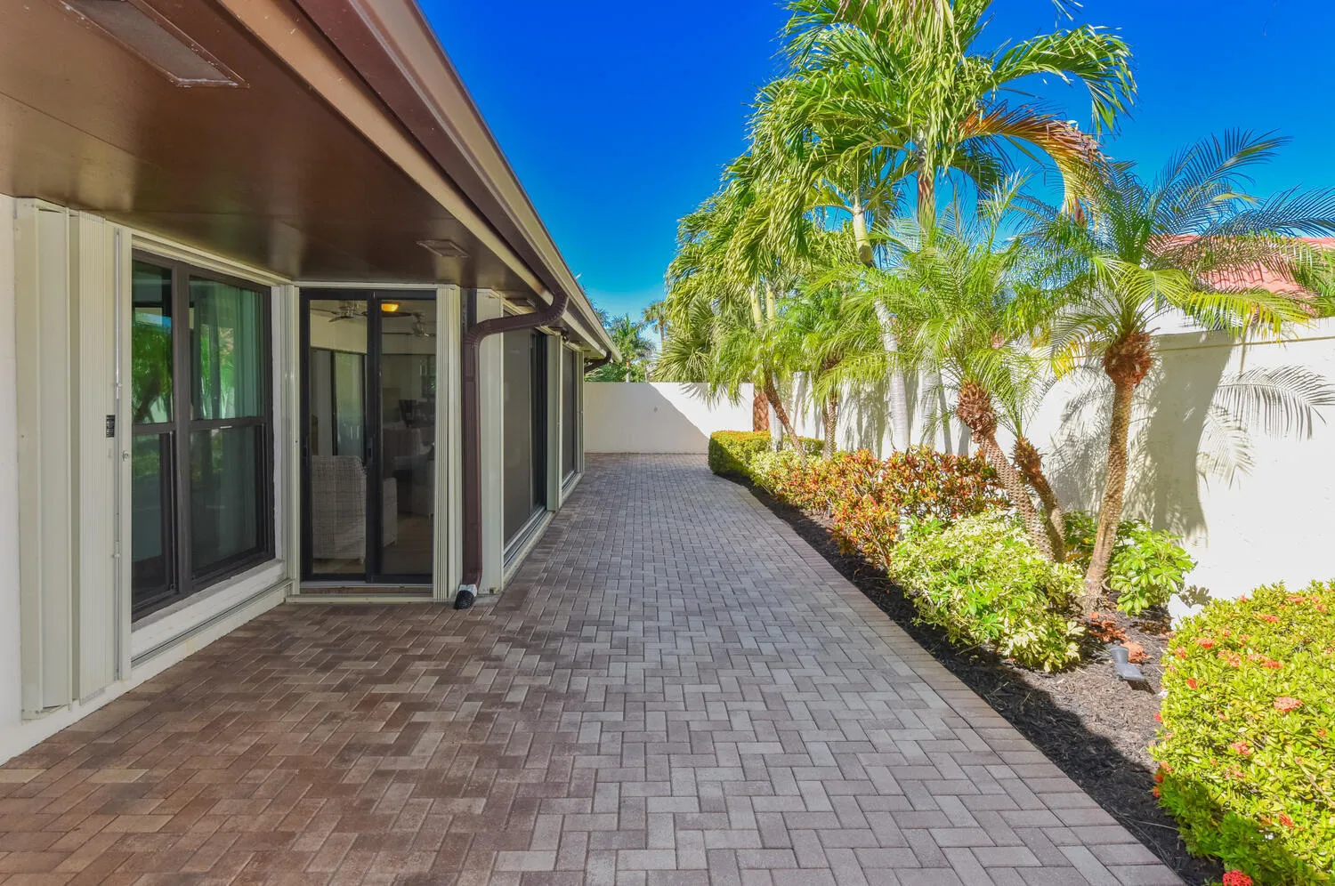 1469 Va Privada Jupiter FL-large-037-026