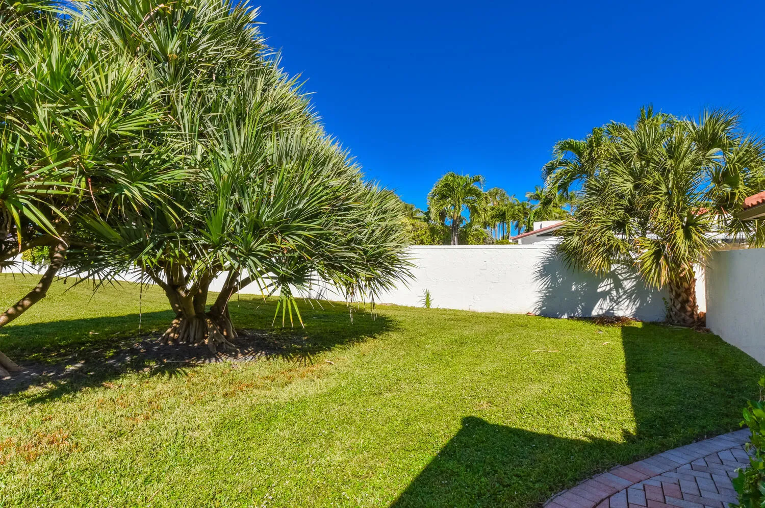 1469 Va Privada Jupiter FL-large-039-035