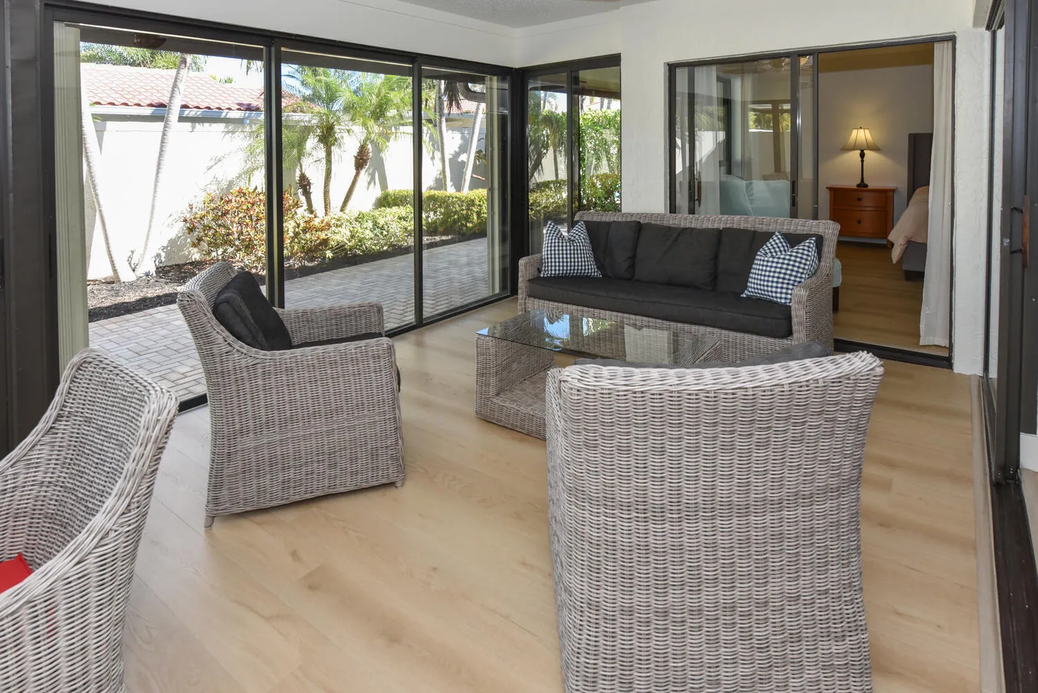 1469 Va Privada Jupiter FL-large-016-012