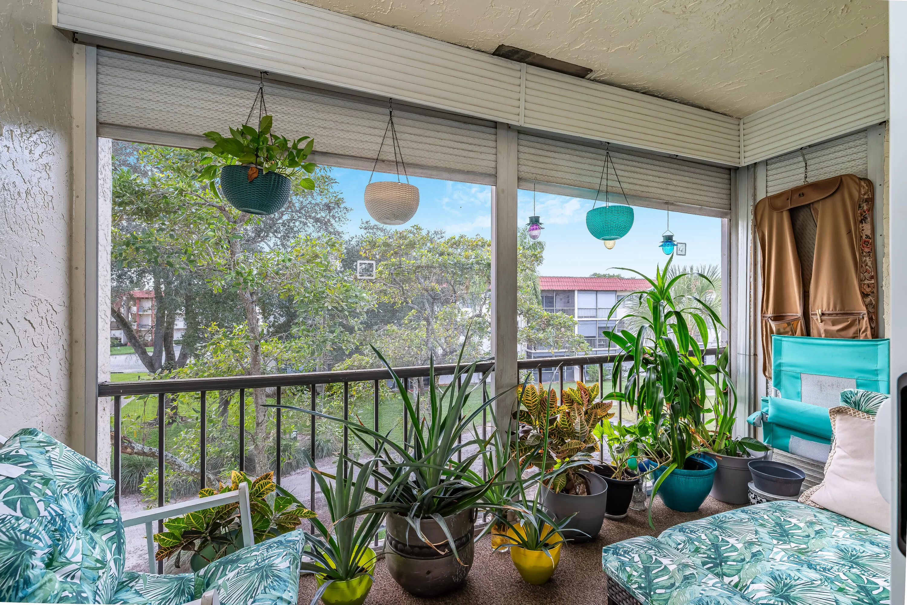 17. Patio Right