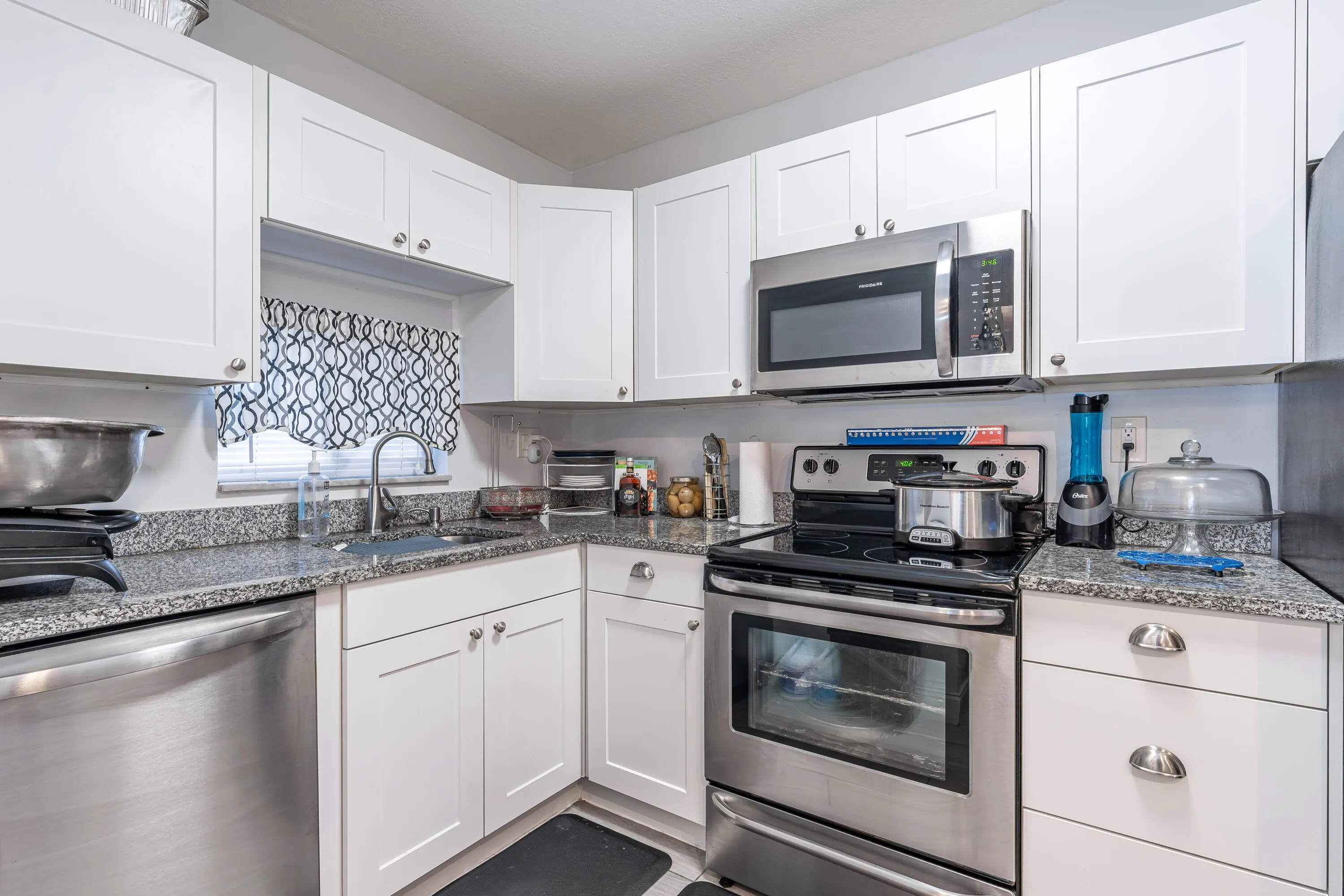 9. Kitchen no fridge