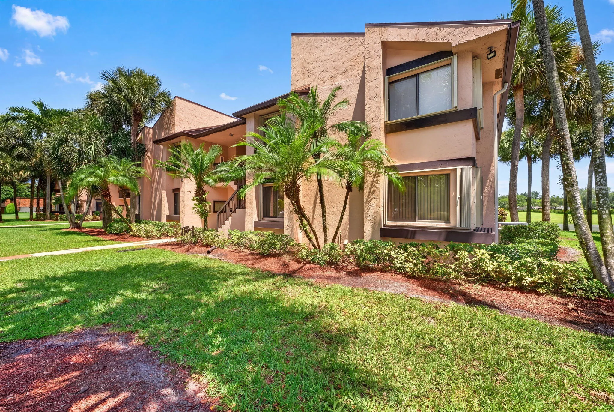 3-web-or-mls-Exterior_DSC08254_hf4k