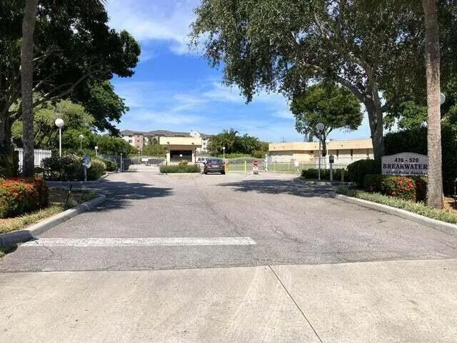 Gate
