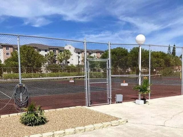 Building tenis court