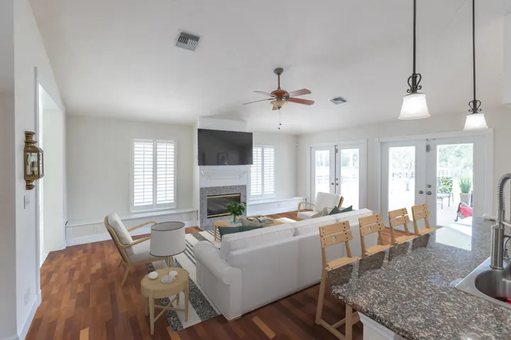 runningwater-Family Room