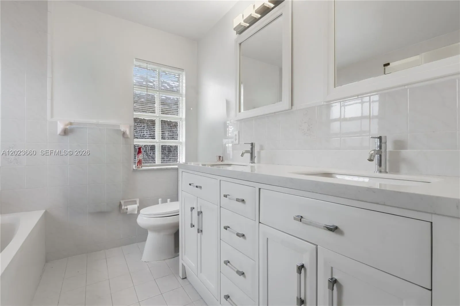 en-suite bathroom and walk in closet