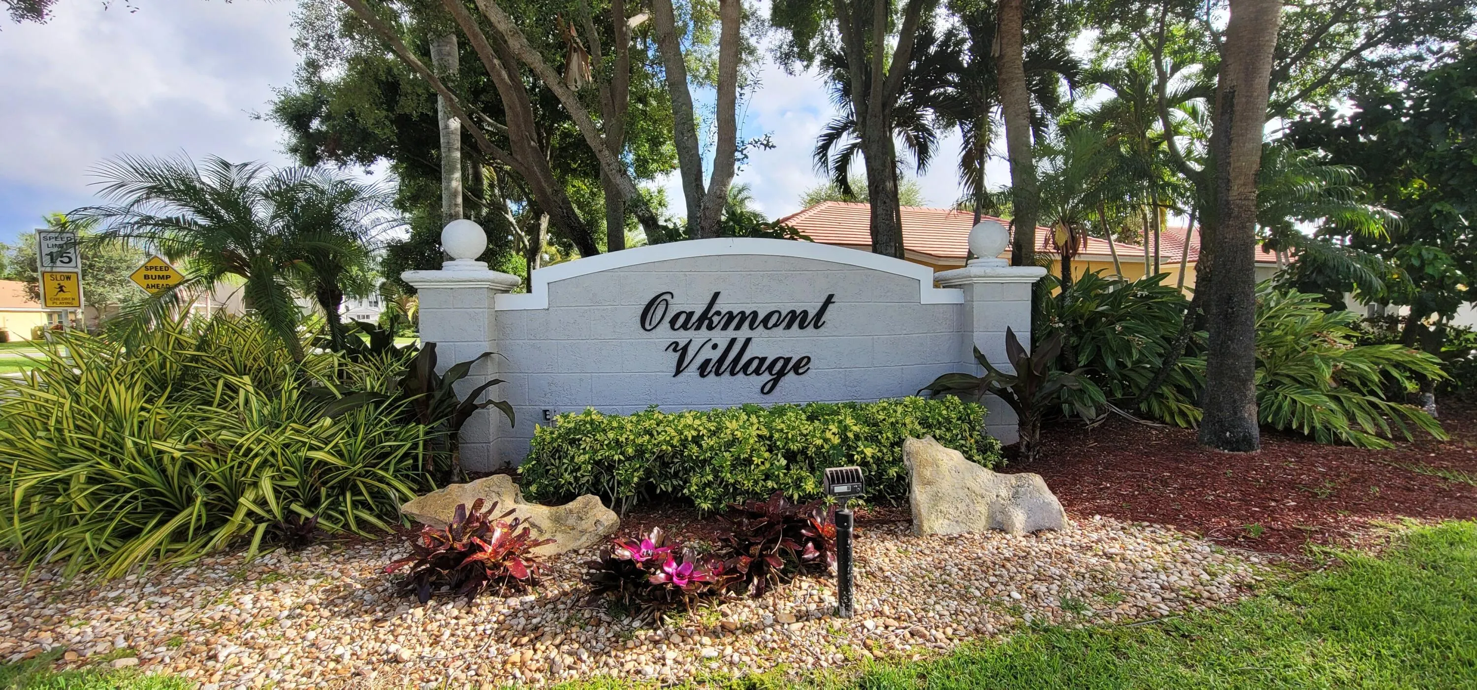 Oakmont Village sign