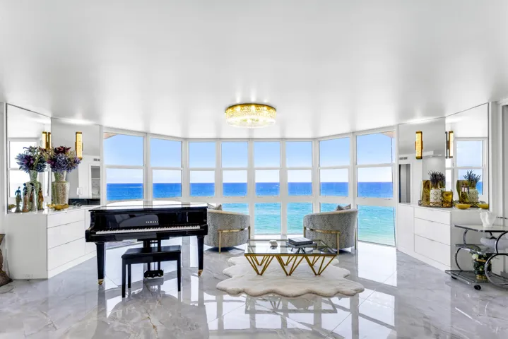 OCEANVIEW LIVING ROOM