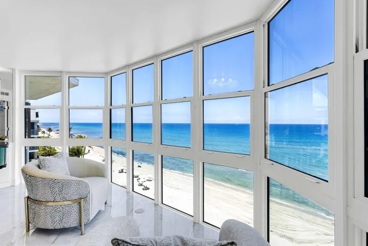 OCEANVIEW LIVING ROOM