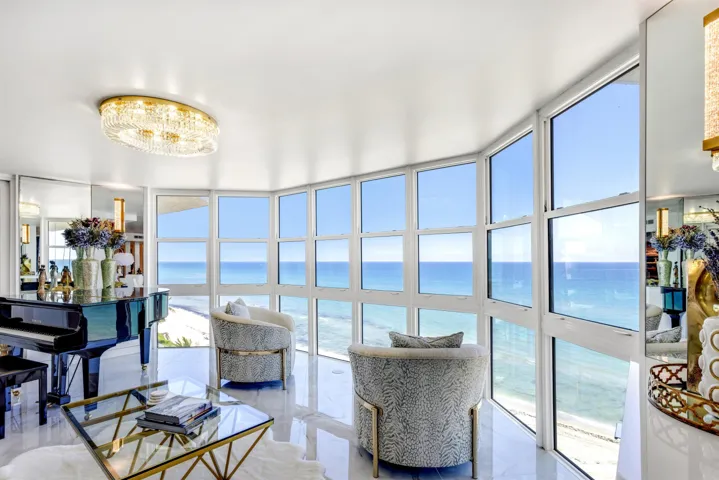 OCEANVIEW LIVING ROOM