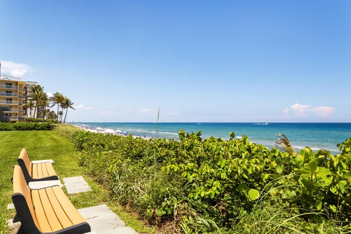 COMMUNITY OCEANFRONT BENCH SEATING