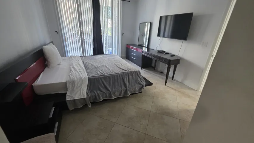 7-1000060341