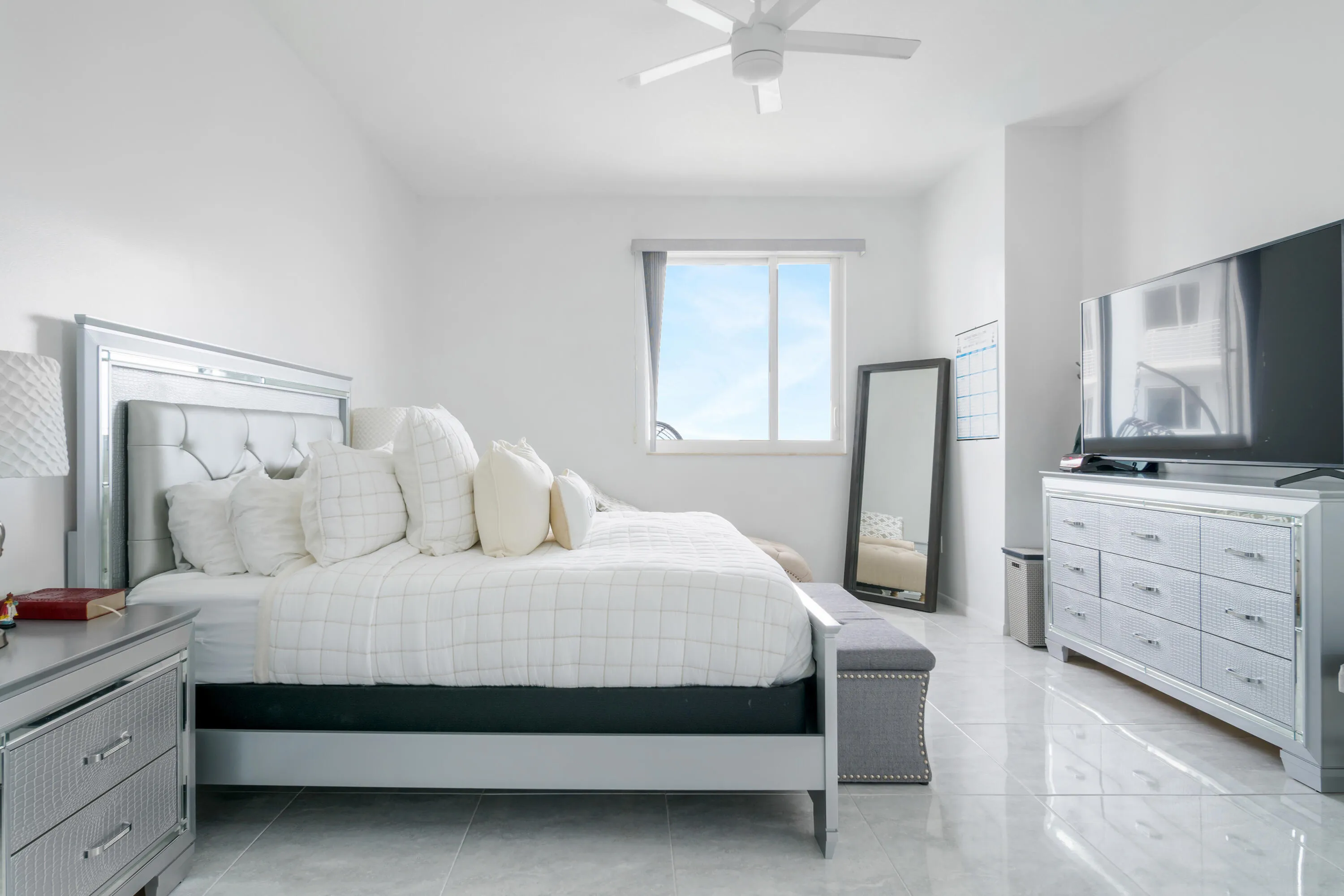 1551-N-FLAGLER-DR-LPH-11-33401-011