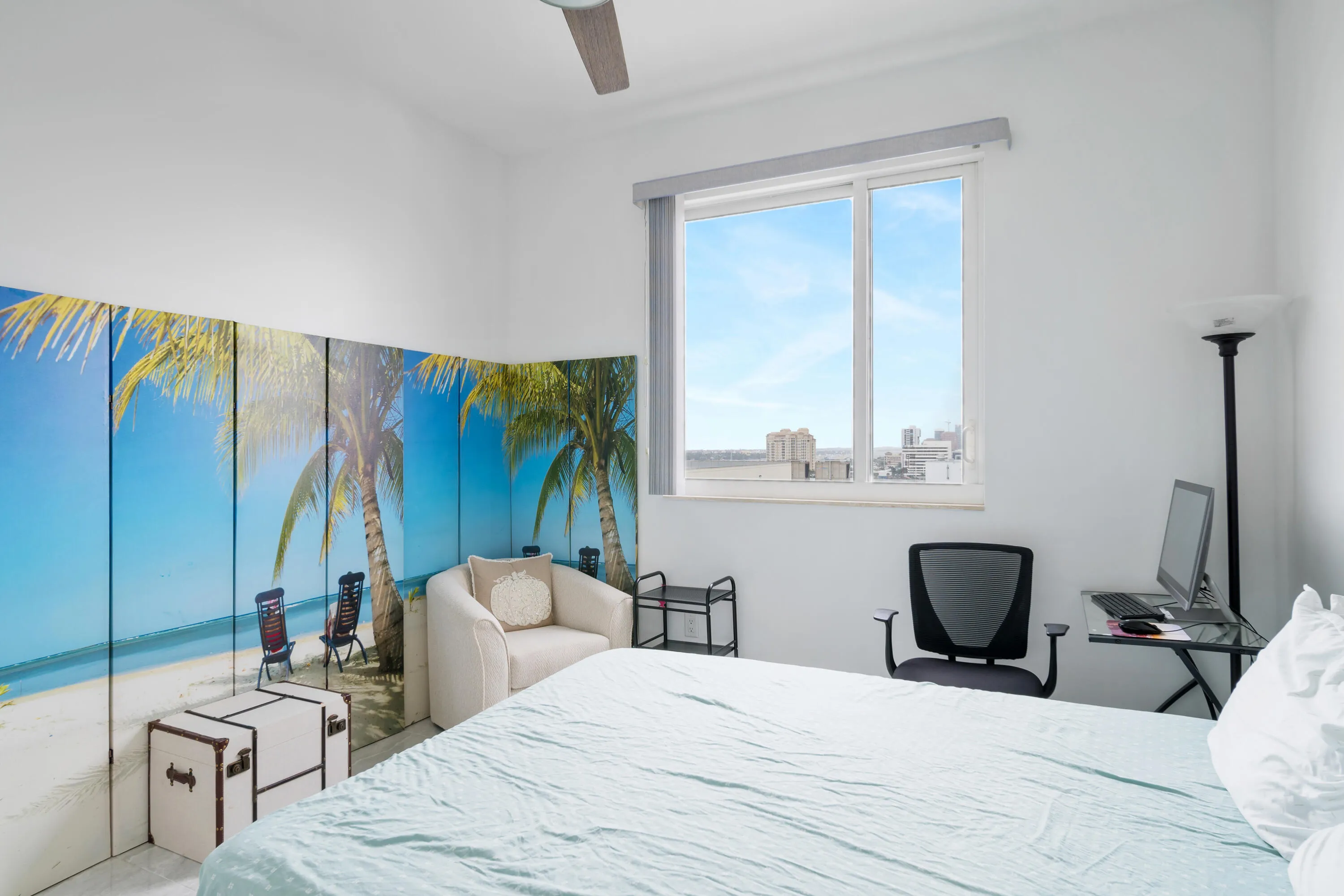 1551-N-FLAGLER-DR-LPH-11-33401-019