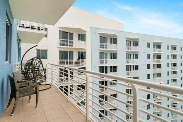 1551-N-FLAGLER-DR-LPH-11-33401-013