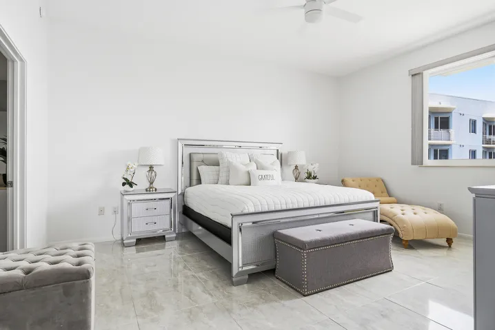 1551-N-FLAGLER-DR-LPH-11-33401-023