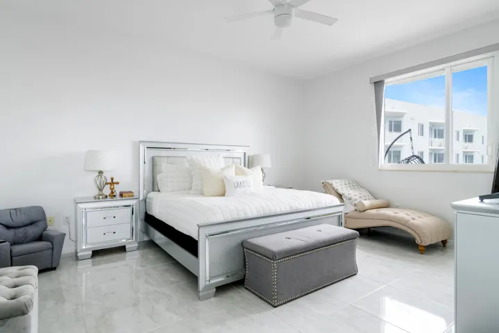 1551-N-FLAGLER-DR-LPH-11-33401-010