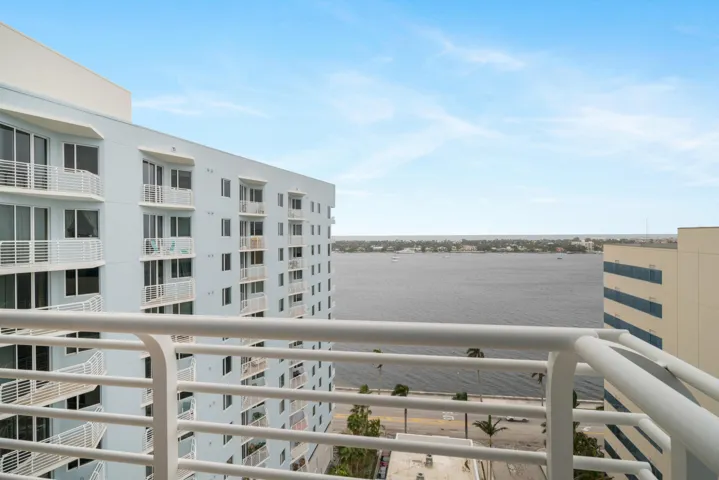 1551-N-FLAGLER-DR-LPH-11-33401-012