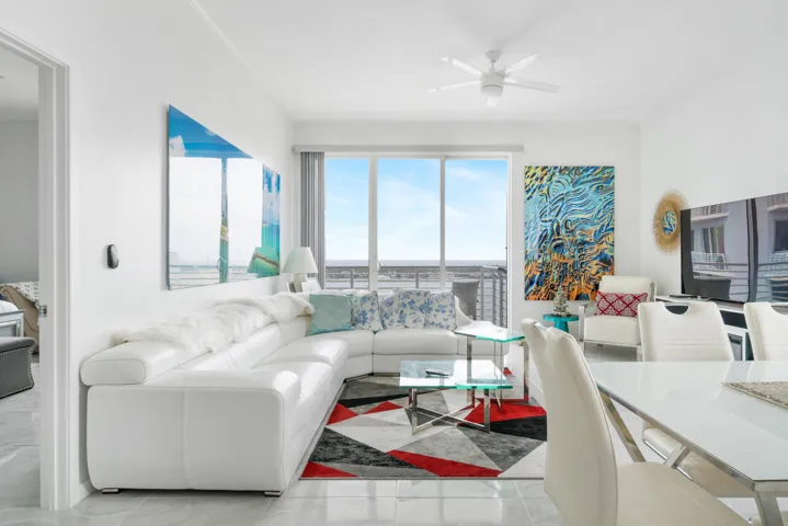 1551-N-FLAGLER-DR-LPH-11-33401-003