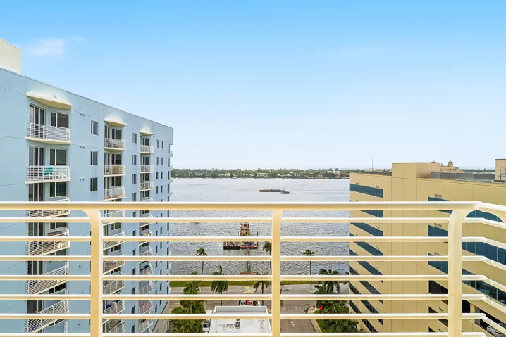 1551-N-FLAGLER-DR-LPH-11-33401-004