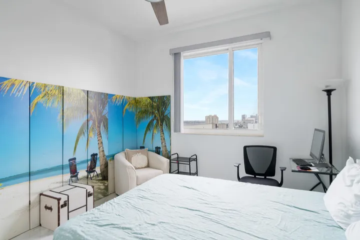 1551-N-FLAGLER-DR-LPH-11-33401-019