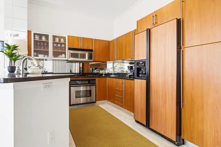 1551-N-FLAGLER-DR-LPH-11-33401-014
