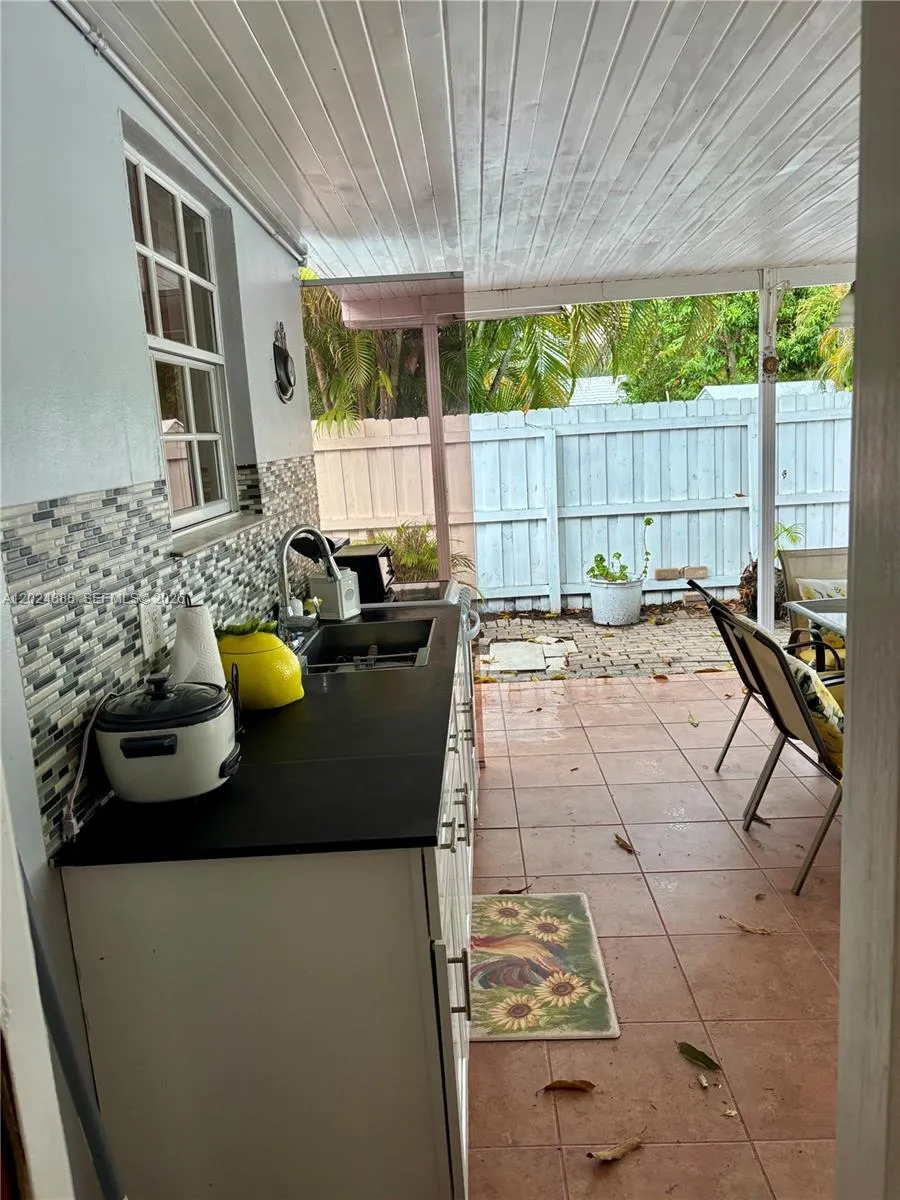 outdoor kitchen
