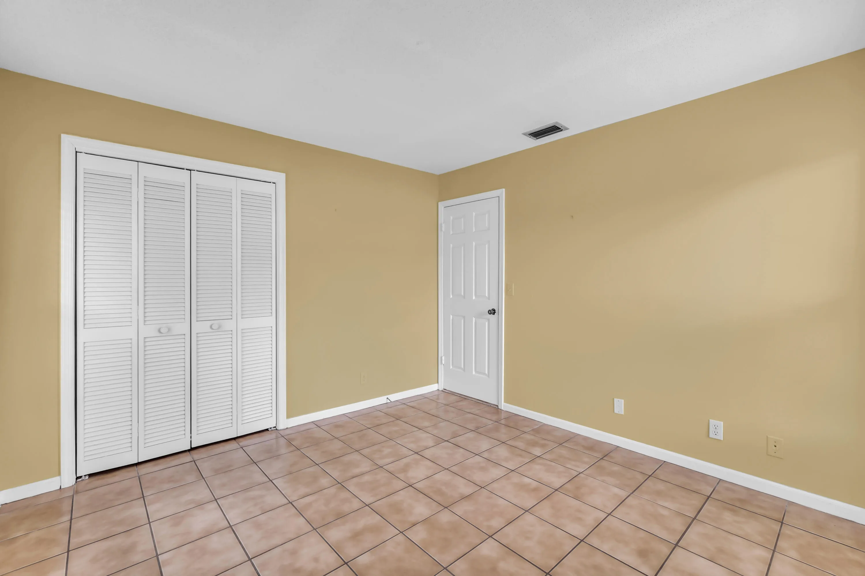 Guest BR 2 closet angle