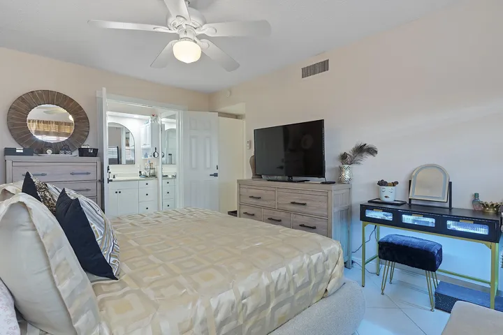 455 Paradise Isels Blvd - #404. -147