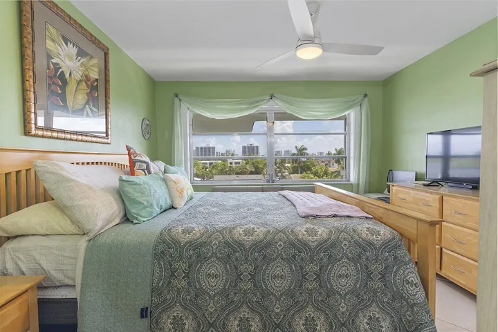 455 Paradise Isels Blvd - #404. -139