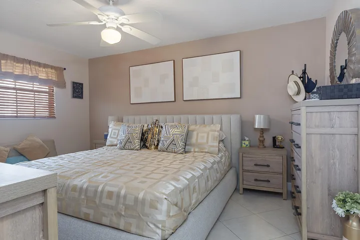 455 Paradise Isels Blvd - #404. -143