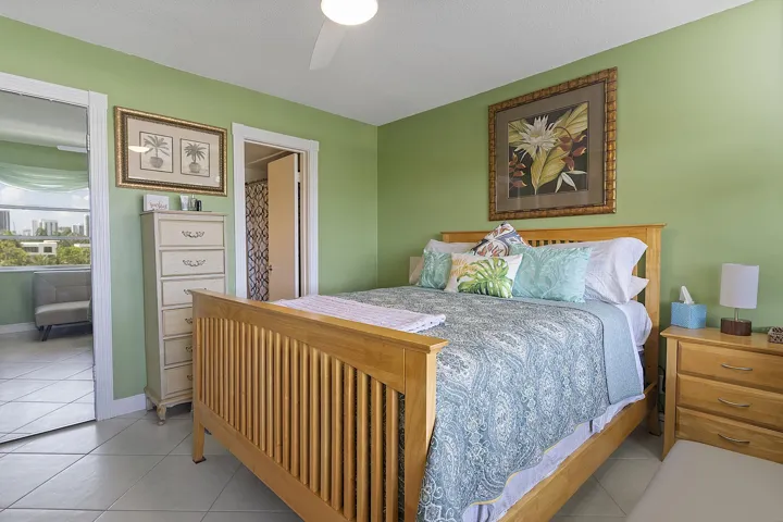 455 Paradise Isels Blvd - #404. -140
