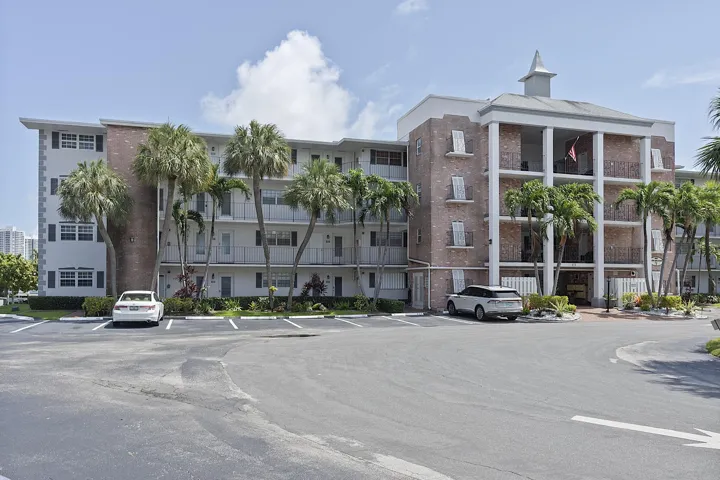 455 Paradise Isels Blvd - #404. -111