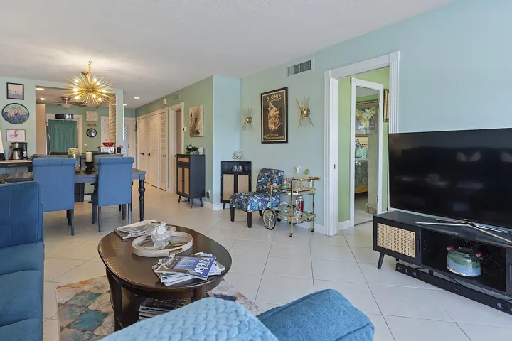 455 Paradise Isels Blvd - #404. -135