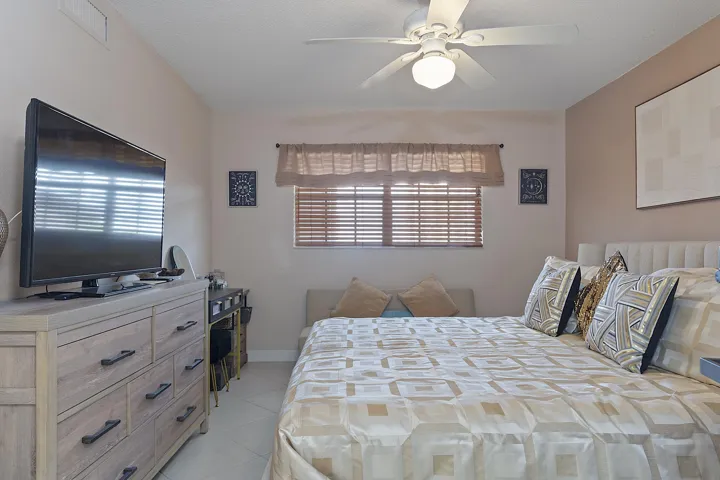 455 Paradise Isels Blvd - #404. -144