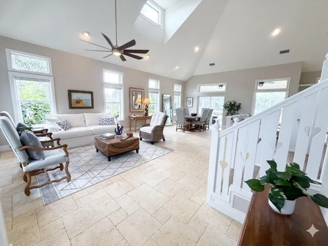400seasideLivingRoom