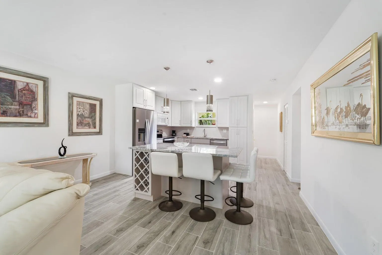 KITCHEN ISLAND