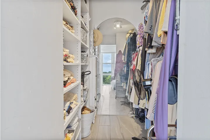 Master Suite Walk In Closet