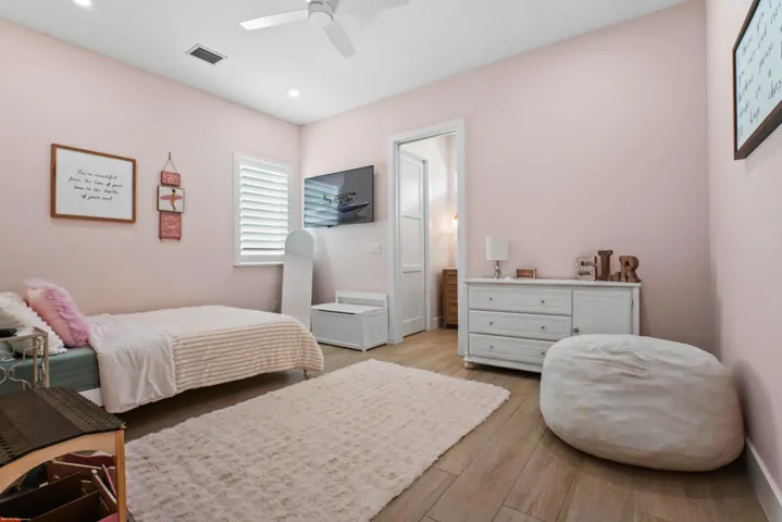 4255 79th Street 035