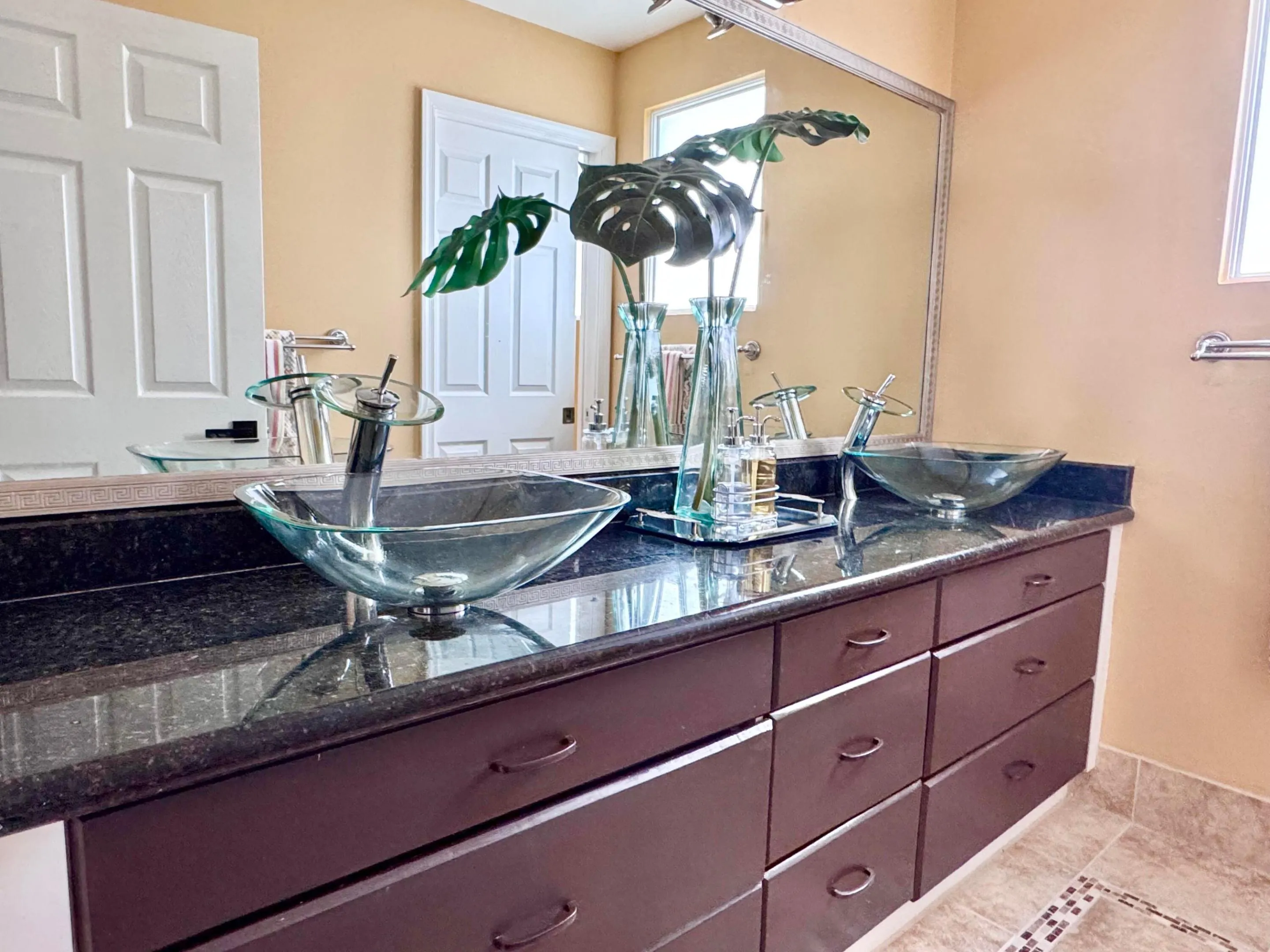 Full bathroom 2