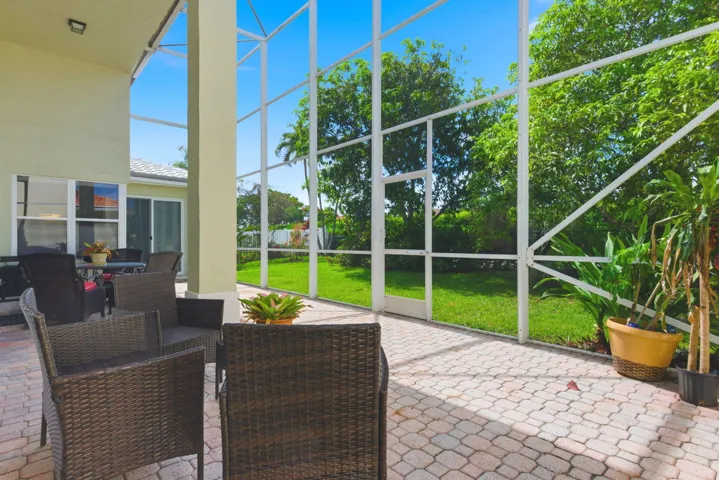 Covered screened patio