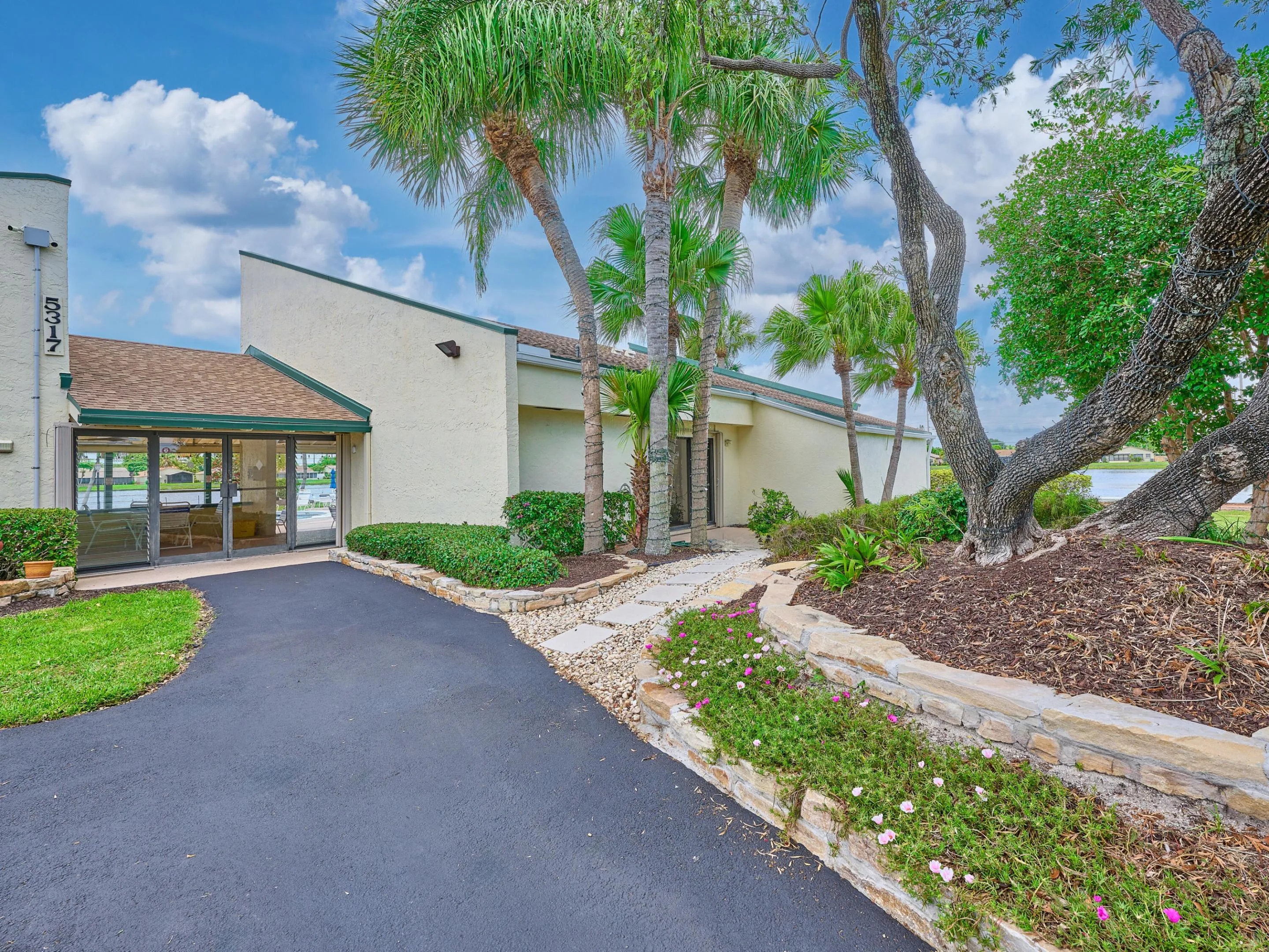 5197 Minto Rd Villa Exterior Clubhouse