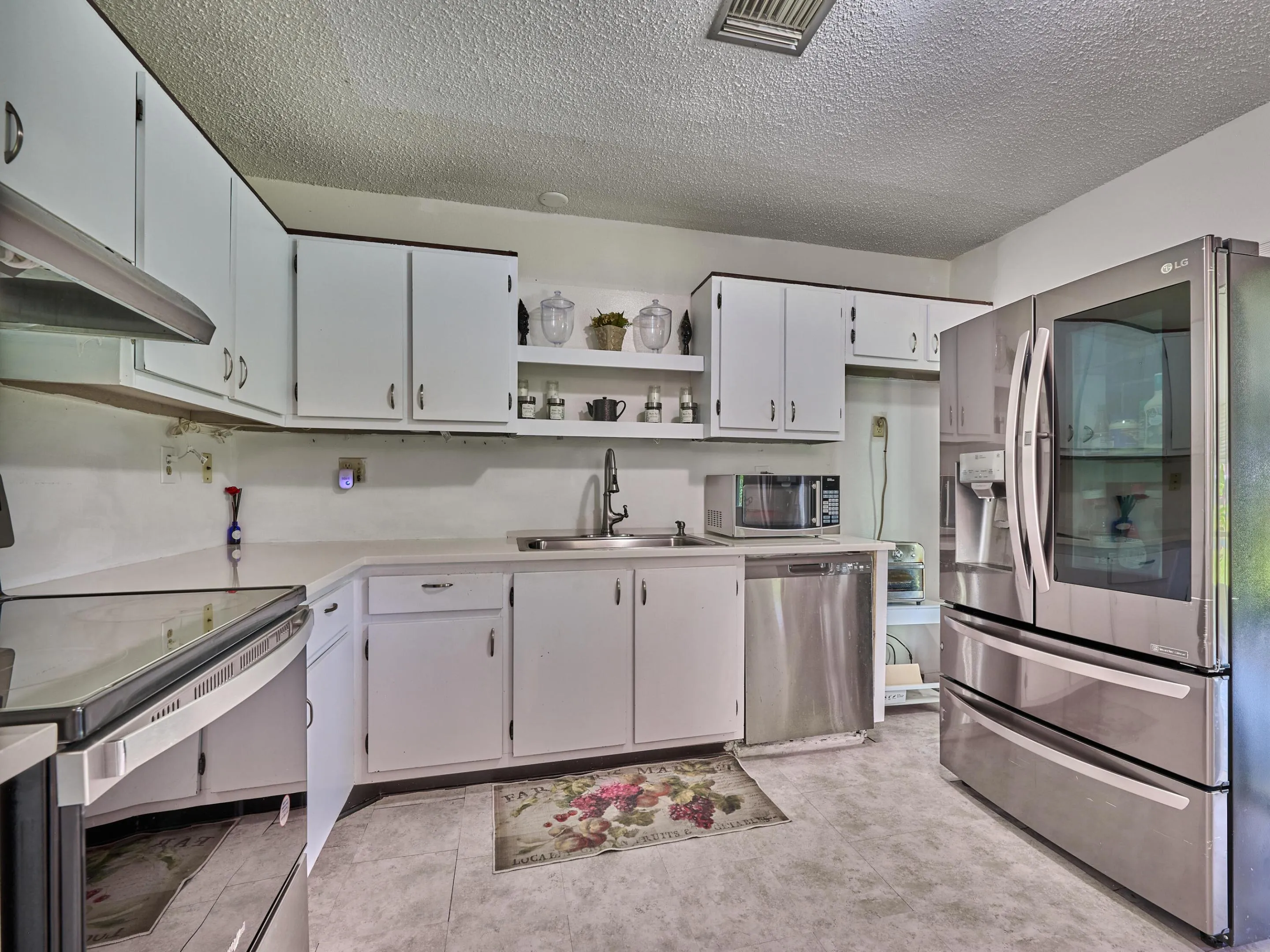 5197 Minto Rd Villa kitchen wide shot