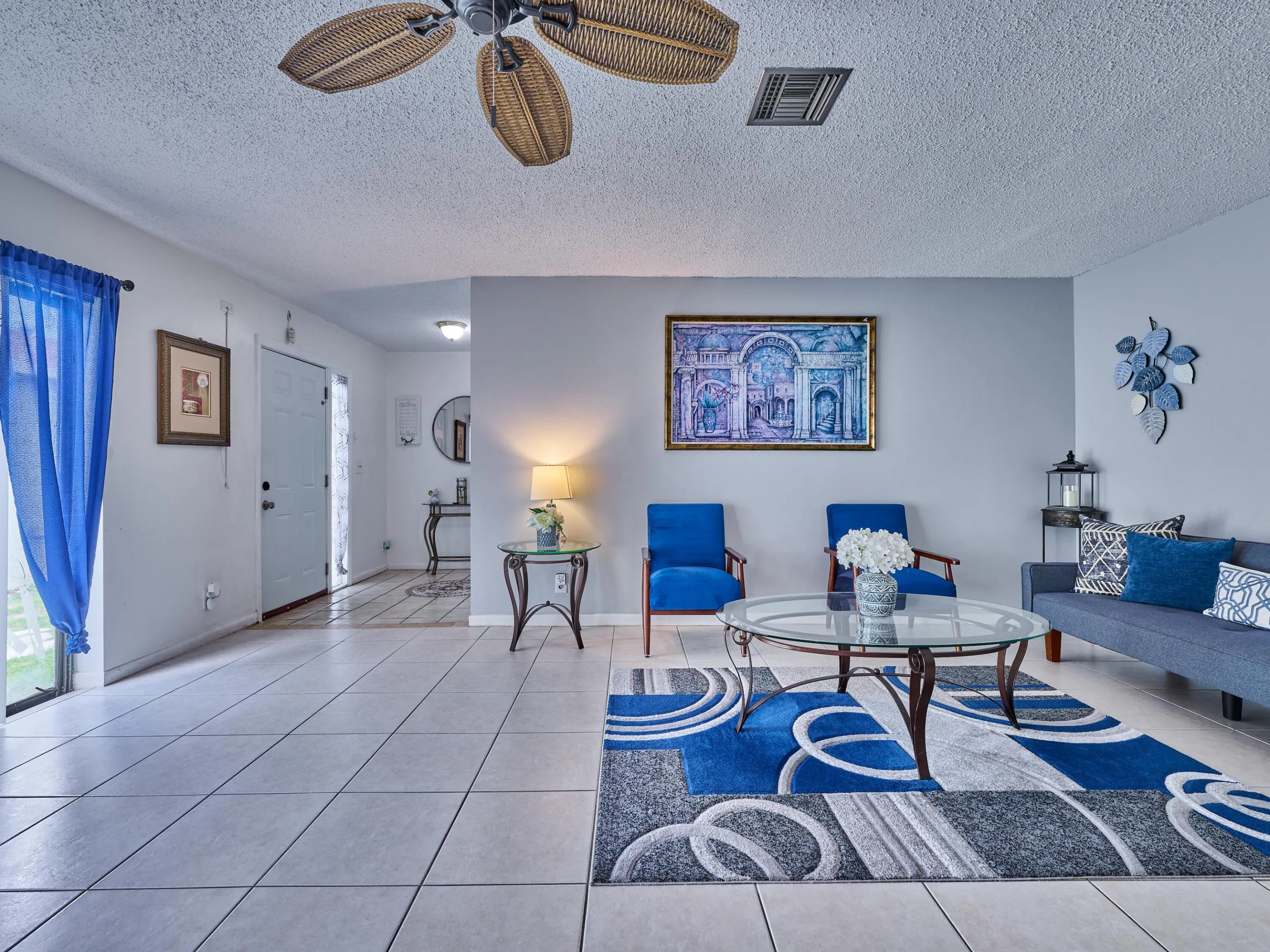 5197 Minto Villa Reverse Living Room sho