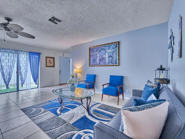5197 Minto Villa Close up Living Room sh