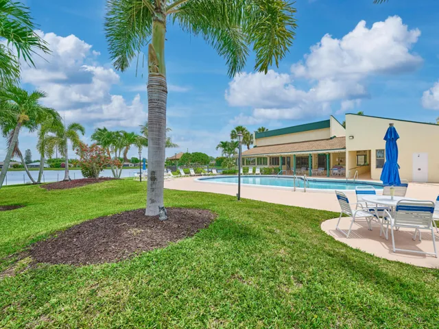5197 Minto Rd villa reverse pool clubhou